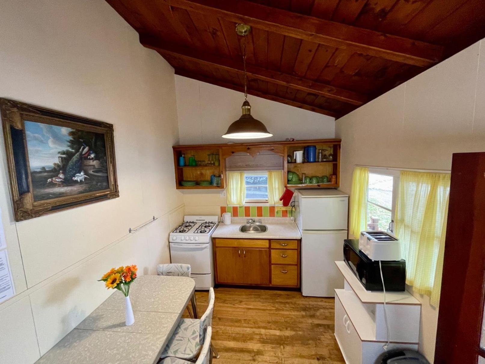 Ambleside Cottage Resort Bobcaygeon Exterior photo