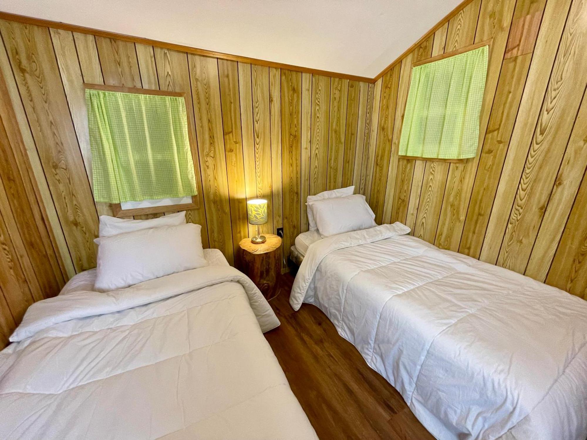 Ambleside Cottage Resort Bobcaygeon Exterior photo