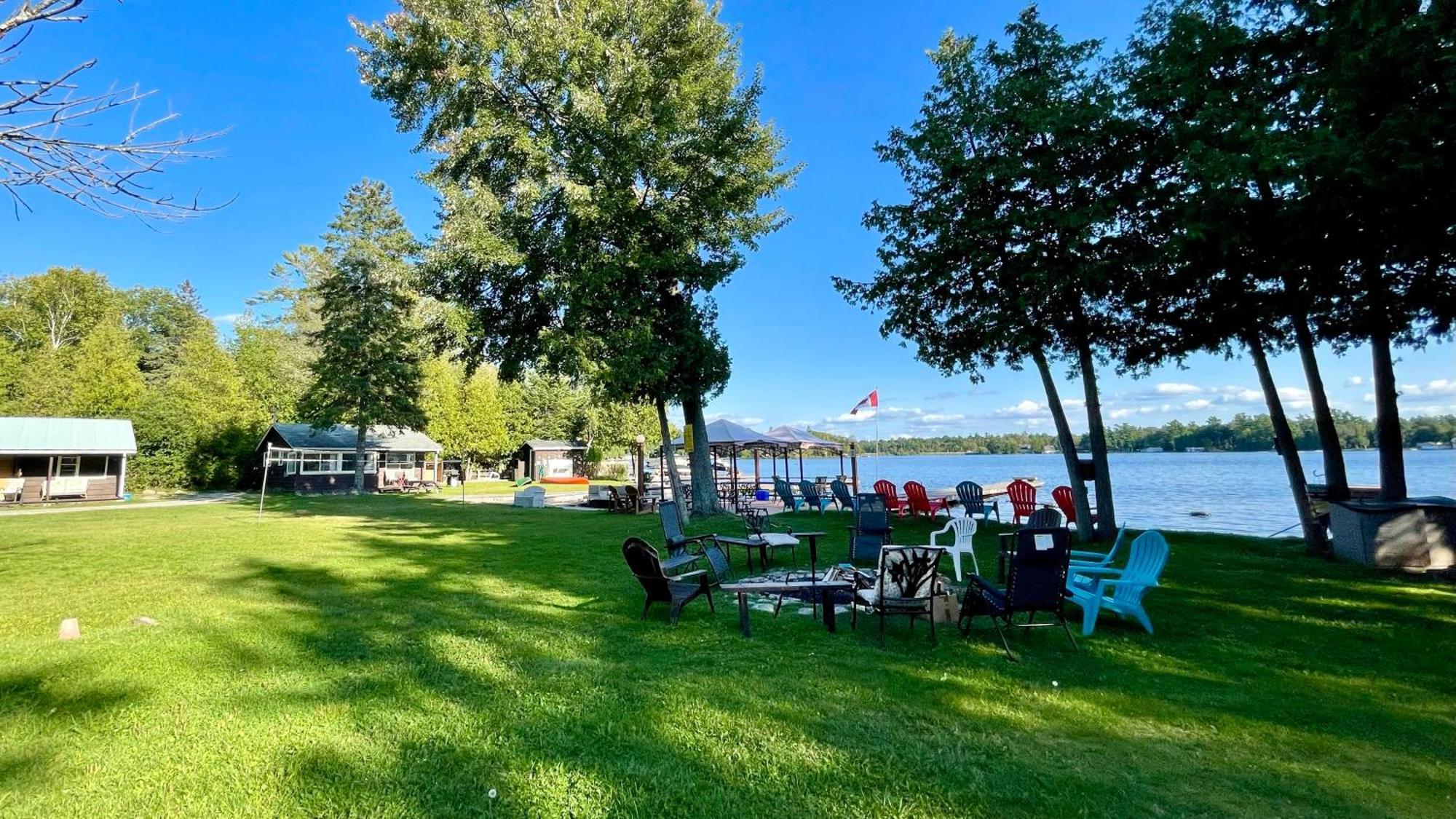 Ambleside Cottage Resort Bobcaygeon Exterior photo